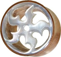 Zeige Details für Ohrpiercing Schmuck Flesh Tunnel, Triskele aus Muschel in 14-18 mm Bild von Ohrpiercing Schmuck Flesh Tunnel, Triskele aus Muschel in 14-18 mm