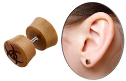 Bild von Ohrpiercing Stecker, Fake Plug Holz, Biohazard Motiv in 1,2 x 6 mm