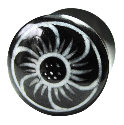 Bild von Ohr Piercing Schmuck Plug aus Horn mit Sonnen Tribal in 8-12 mm