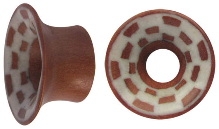 Bild von Ohr Piercing Holz Flesh Tunnel mit Schachbrett Inlay in 6-12 mm